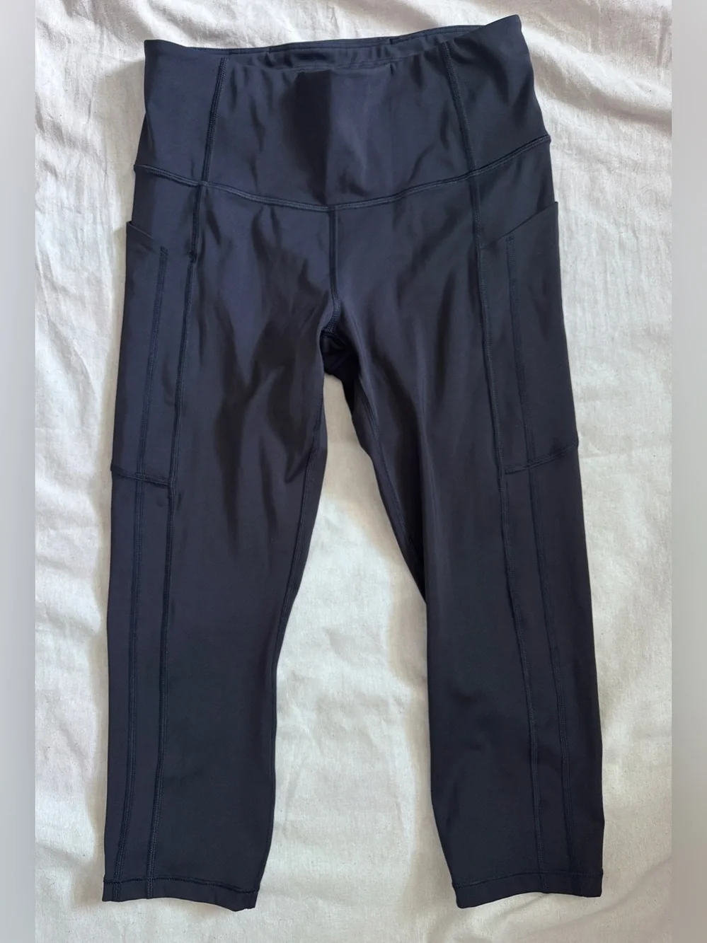 NWOT-Athleta Black Ultimate Stash Capri Leggings-Small